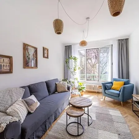 Bohohome Next To The Main Street Apartment