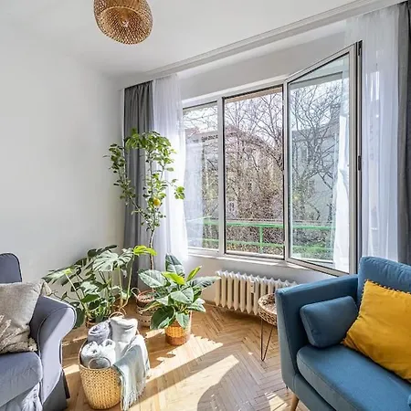 Bohohome Next To The Main Street Apartment