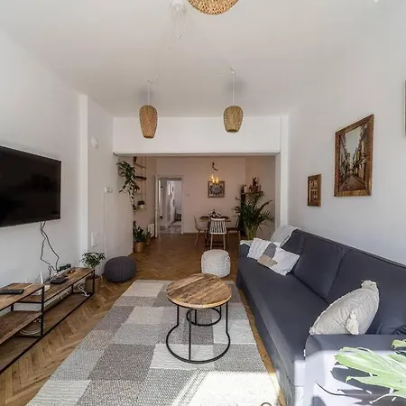 Apartment Bohohome Next To The Main Street