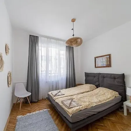 Bohohome Next To The Main Street Apartment